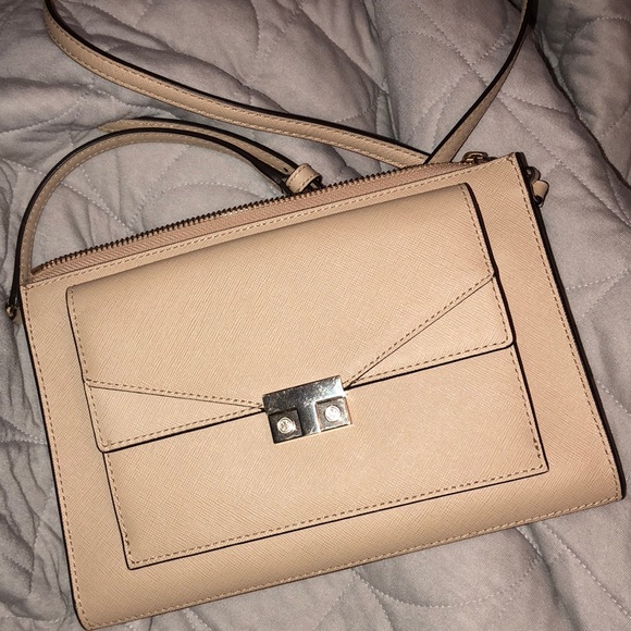 Tory Burch Handbags - AUTHENTIC ALMOST NEW Tory Burch Crossbody